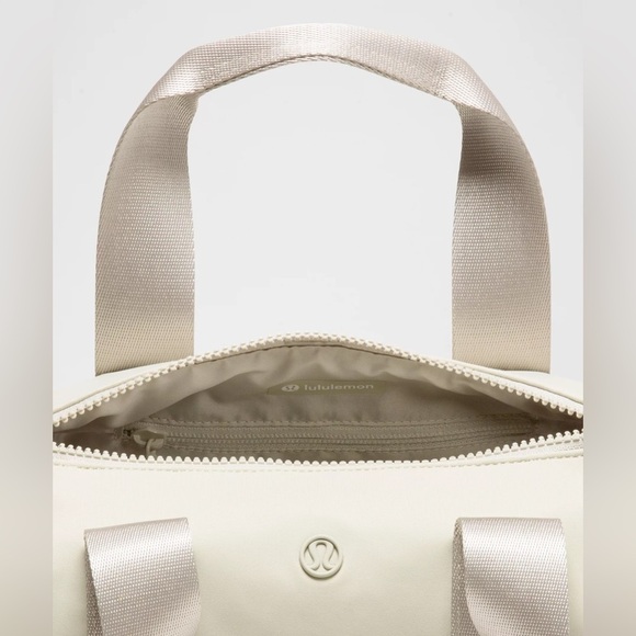 ๐๐ค Lululemon Knit Nylon Mini Barrel Duffle Bag - Raw Linen - Picture 2 of 3